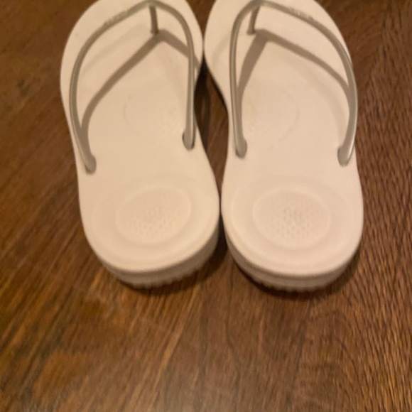 Fit flop ergonomic flip flops - Picture 3 of 6